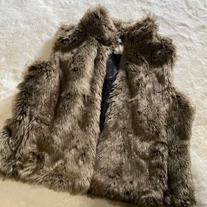Banana Republic faux fur vest, size M